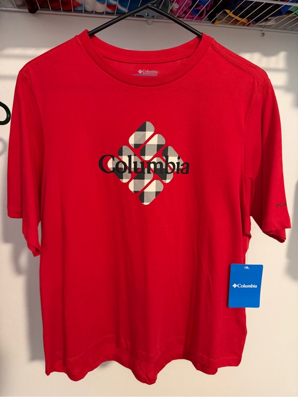 Columbia Wonen’s Red Logo Short-Sleeve T-Shirt